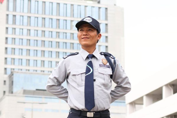 พนักงานรักษาบริการรักษาความปลอดภัยจาก บริษัท IFS Thailand (IFS Facility Services)บริษัทรักษาความปลอดภัย