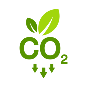 ภาพสัญลักษณ์ CO₂ พร้อมใบไม้สีเขียวด้านบนและลูกศรชี้ลงด้านล่าง แสดงถึงการลดการปล่อยก๊าซคาร์บอนไดออกไซด์ผ่านแนวทางที่เป็นมิตรต่อสิ่งแวดล้อม สื่อถึงการปรับปรุงกระบวนการทำงาน การใช้ทรัพยากรอย่างมีประสิทธิภาพ และการดำเนินงานตามหลักความยั่งยืน เพื่อลด carbon footprint ขององค์กรและช่วยฟื้นฟูคุณภาพสิ่งแวดล้อมในระยะยาว.