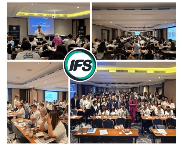 ภาพบรรยากาศงาน IFS Together Unstoppable 2025 ที่รวมภาพกิจกรรมภายในห้องประชุม พนักงานไอเอฟเอสร่วมฟังบรรยาย แลกเปลี่ยนความคิดเห็น และถ่ายภาพร่วมกันอย่างอบอุ่น สะท้อนพลังแห่งความร่วมมือและทีมเวิร์กขององค์กร