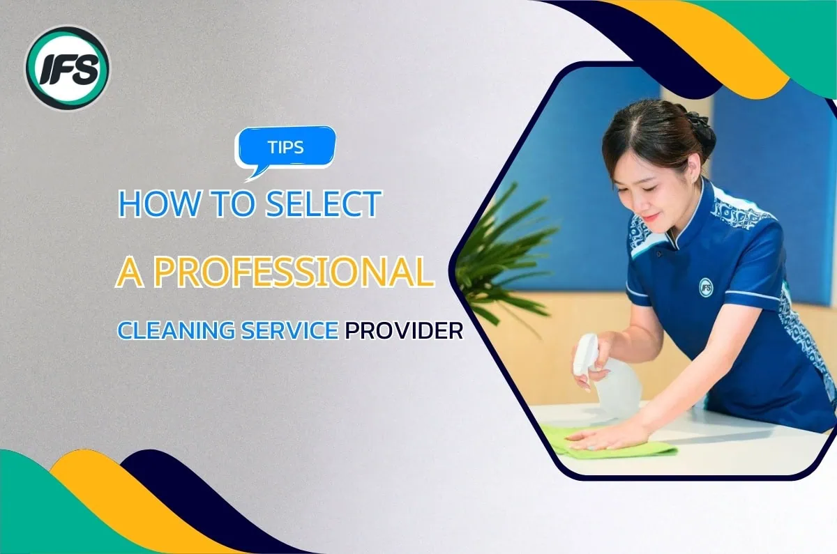 พนักงานแม่บ้านมืออาชีพกำลังเช็ดทำความสะอาดโต๊ะ สื่อถึงแนวทางการเลือกบริษัทแม่บ้านสำหรับองค์กร