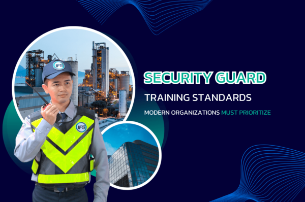 ภาพมาตรฐานการฝึกอบรมพนักงานรักษาความปลอดภัยของ IFS แสดงเจ้าหน้าที่รักษาความปลอดภัยในเครื่องแบบ พร้อมฉากสถานประกอบการอุตสาหกรรมและอาคารสำนักงาน