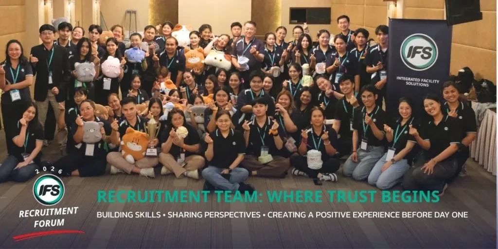 ภาพทีมสรรหา IFS ในกิจกรรม IFS Recruitment Forum 2026 ร่วมถ่ายภาพหลังทำกิจกรรมพัฒนาทีมและแลกเปลี่ยนมุมมอง เพื่อเสริมการทำงานร่วมกันอย่างมีประสิทธิภาพ