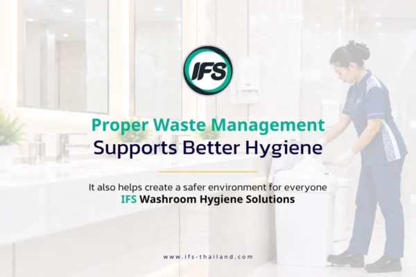 พนักงาน IFS จัดการถังขยะภายในห้องน้ำ ตามแนวทางบริการสุขอนามัยภัณฑ์และการจัดการขยะอย่างเหมาะสม